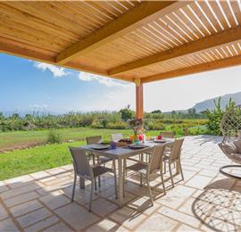 4 bedroom villa with infinity pool, Alcamo, sleeps 6-8